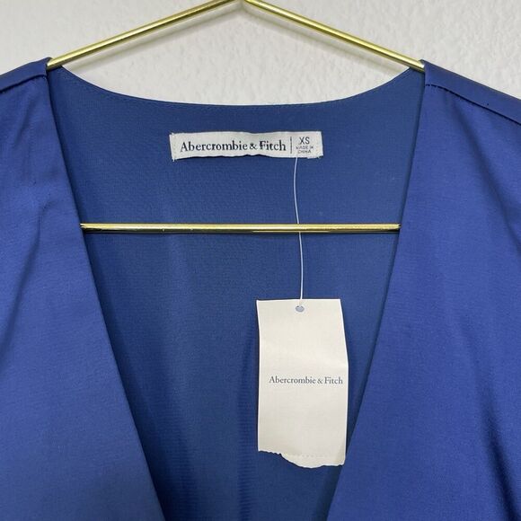 NEW Abercrombie & Fitch Top XS Blue Satin Crop V Neck Puff Long Sleeve Smocked - Picture 5 of 10